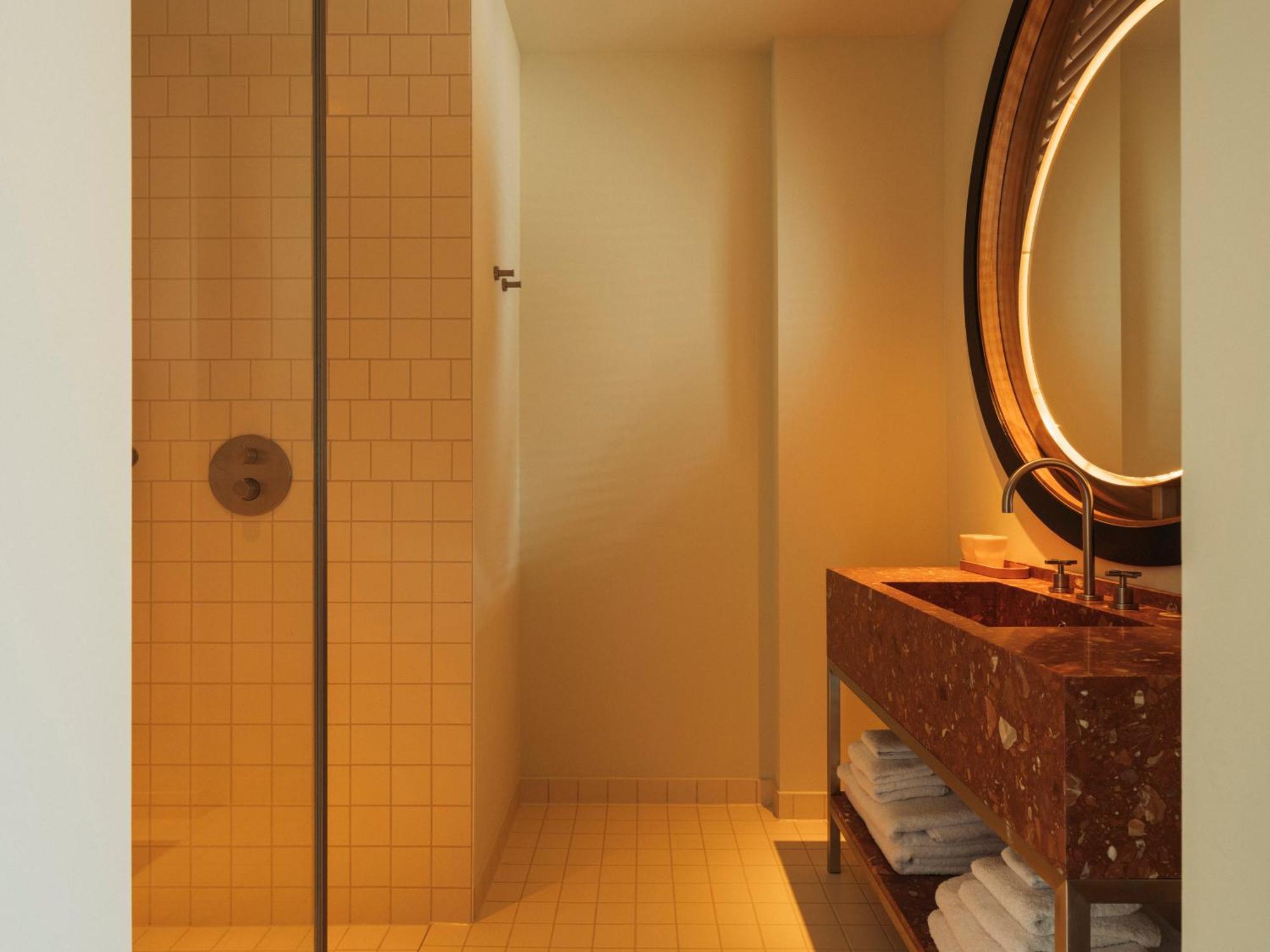 The Standard, 5*