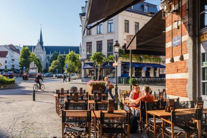 Magnificent In Sablon *