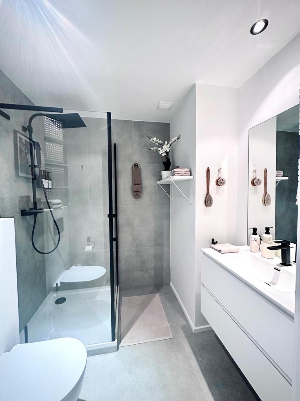 Magnificent In Sablon *