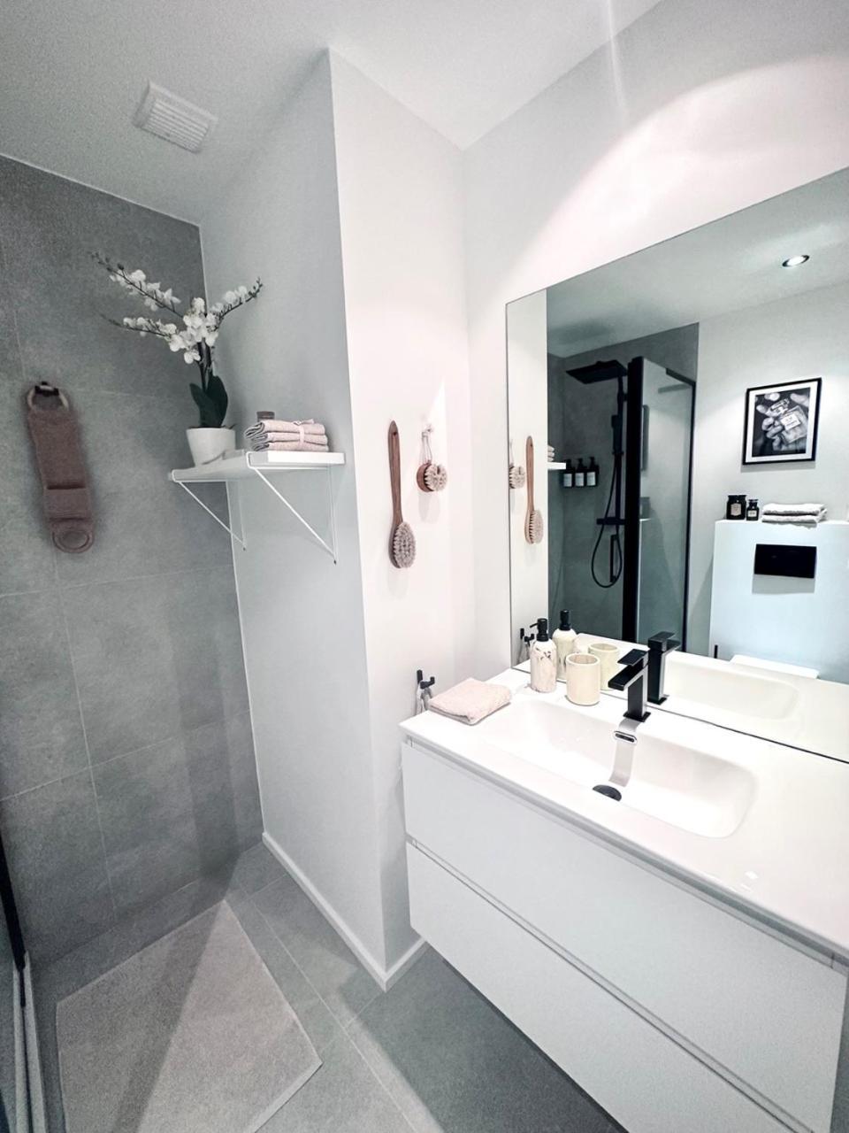 Magnificent In Sablon