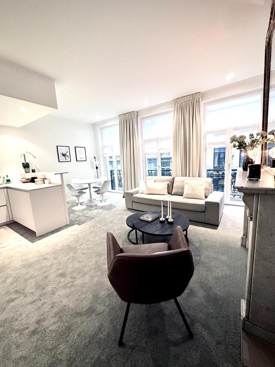 Magnificent In Sablon