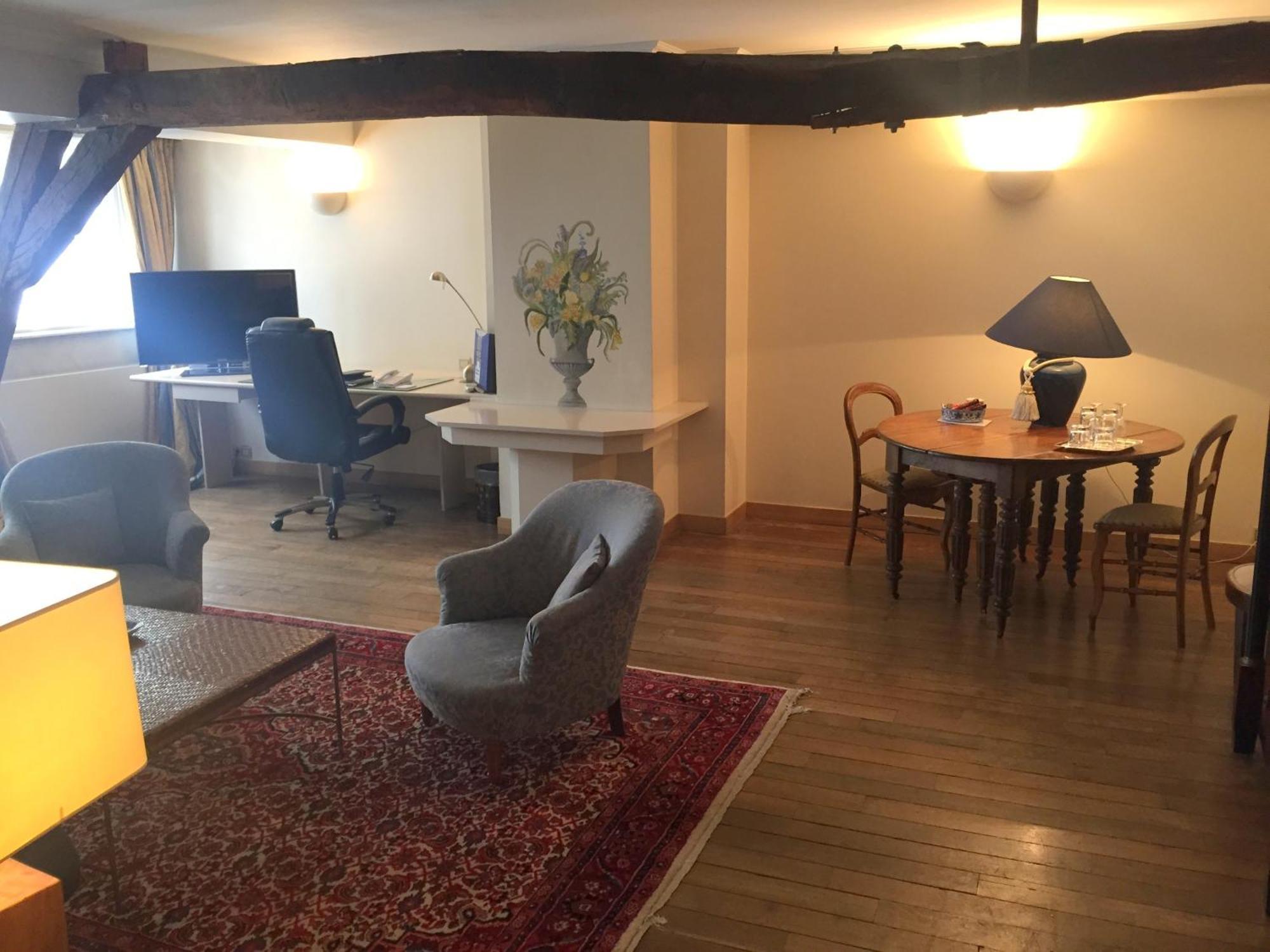 Le Dixseptieme Khách sạn 4*