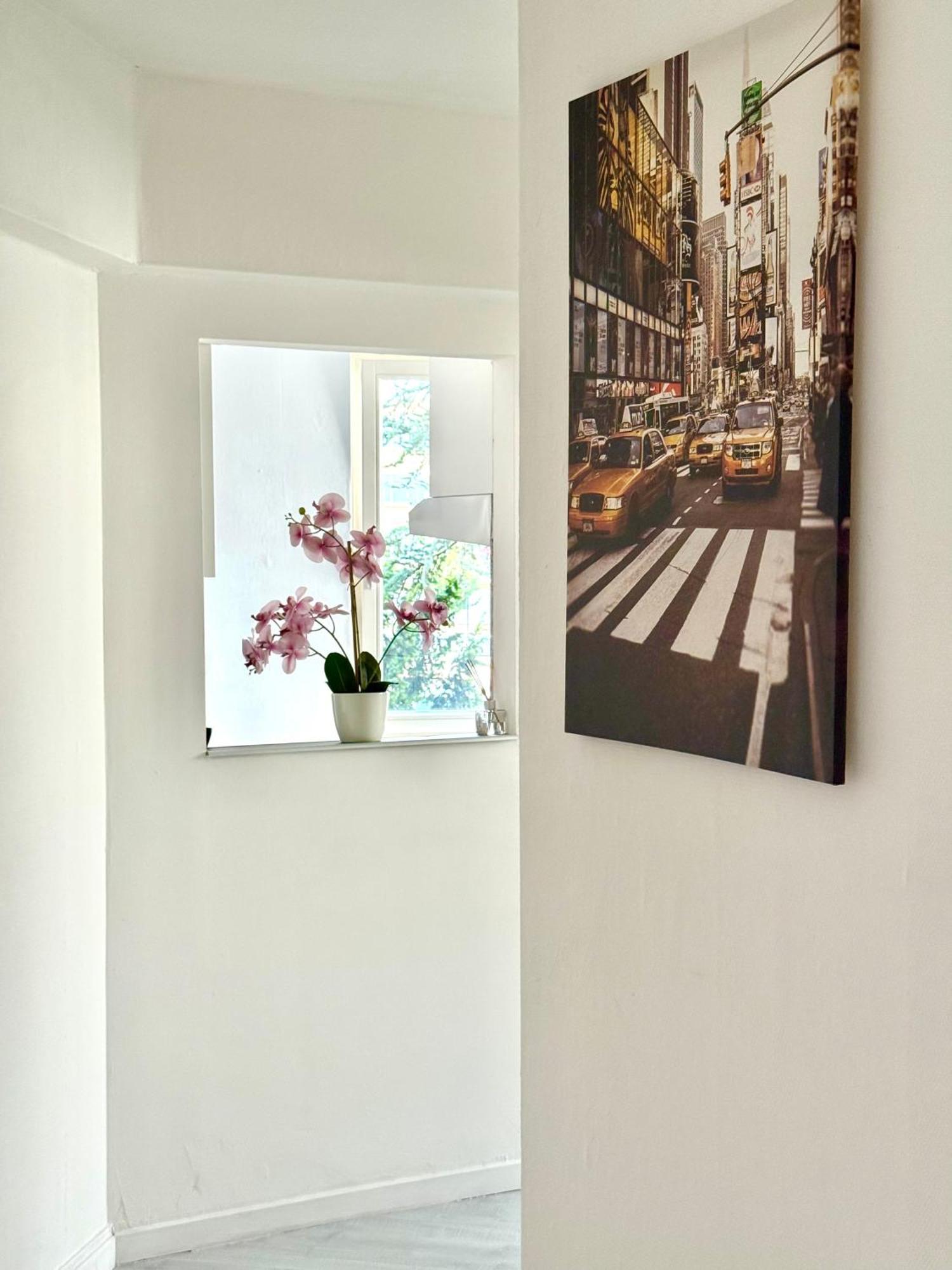 Atomium Canopy Apartment