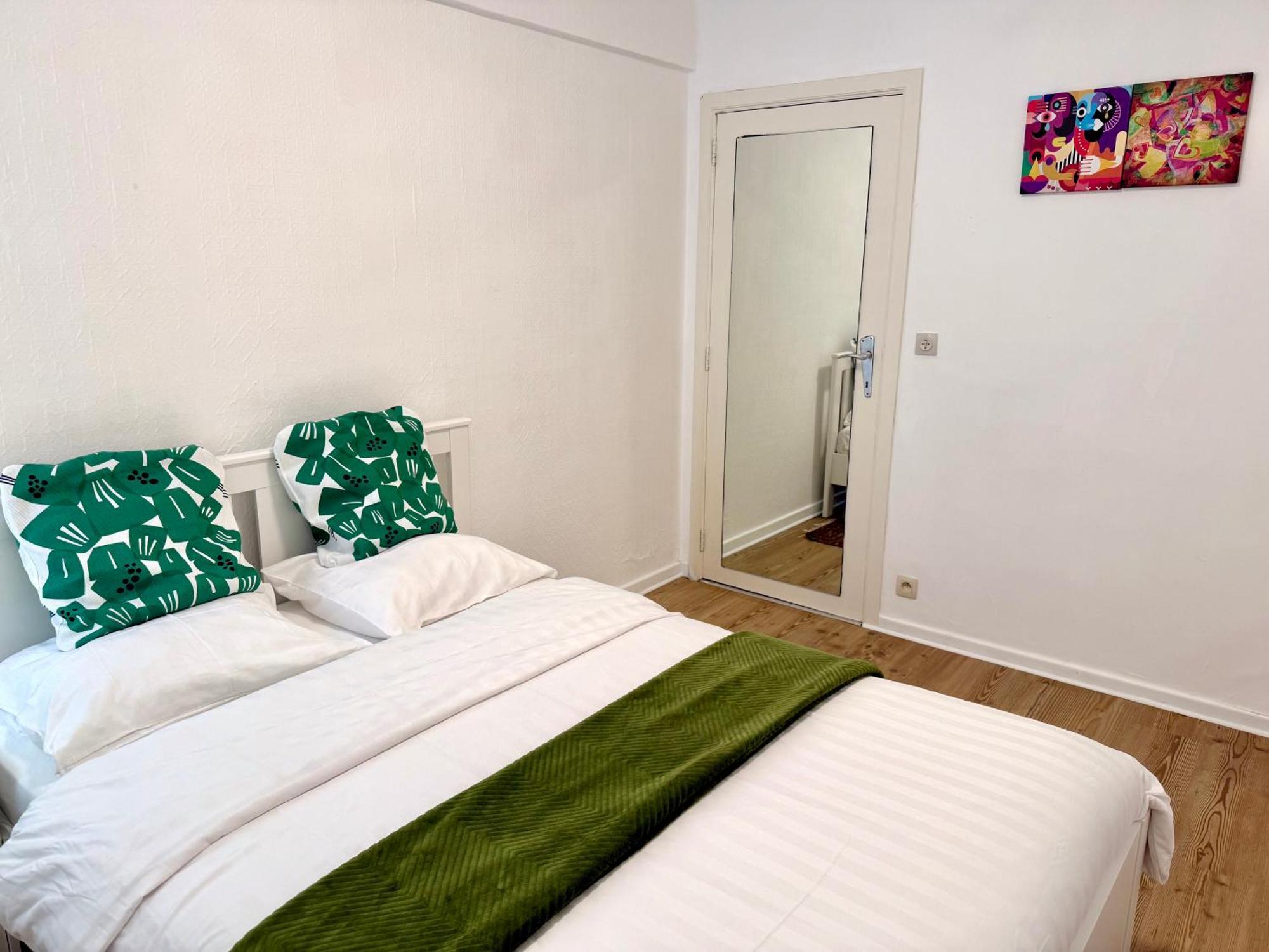 Apartment Atomium Canopy *