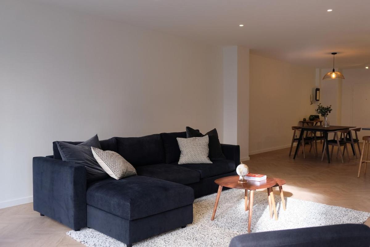 Apartment Center Spacious And *