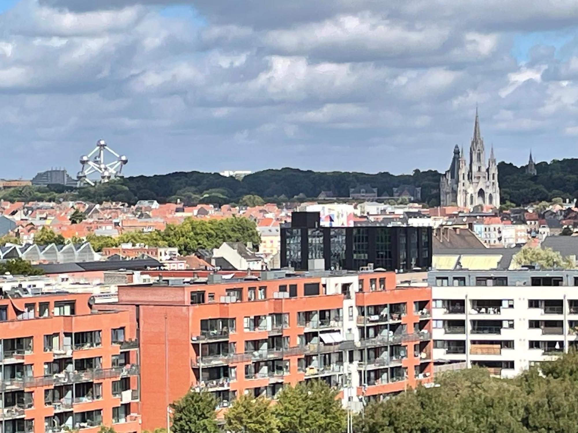 Apartment - - - - - Au Sixieme Ciel - - - - - *