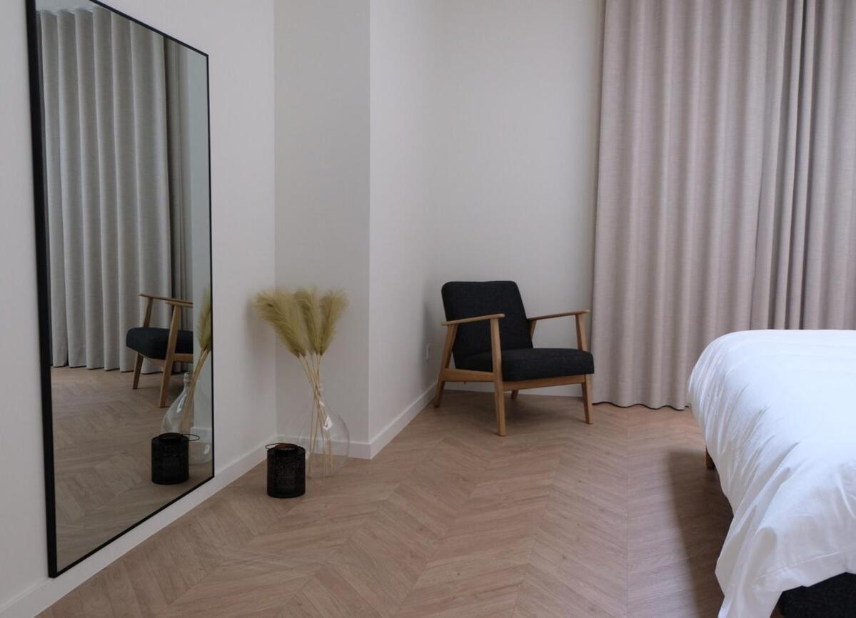 Apartment Center Spacious And *