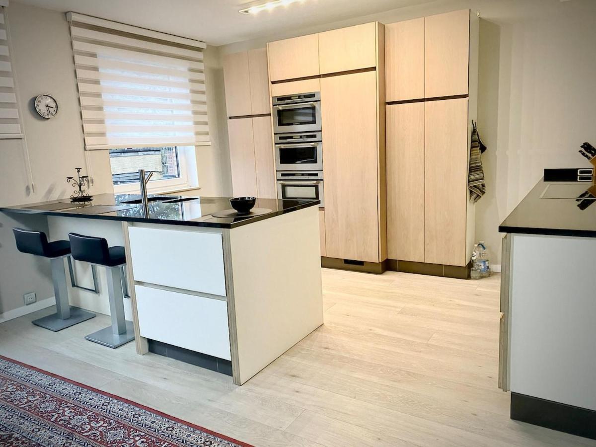 Modern 2-bed Urban Apartment