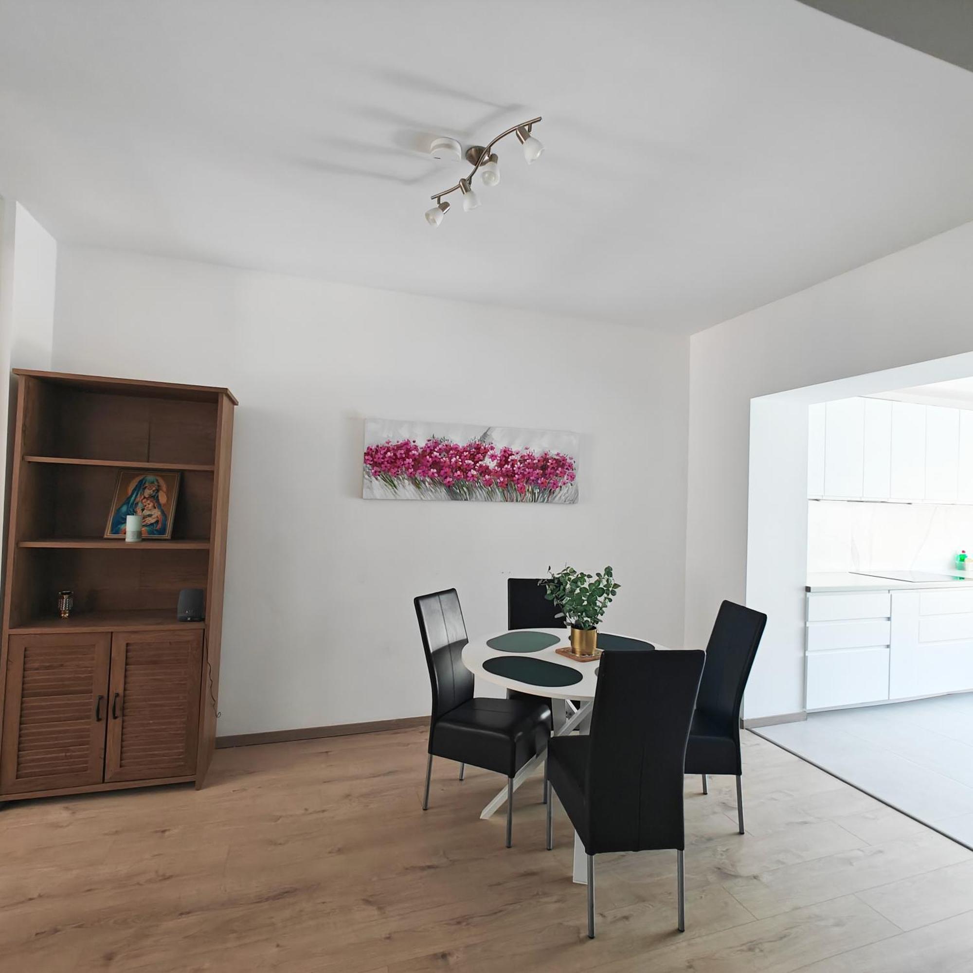 Cosy 2 Bedroom With Private Garden *