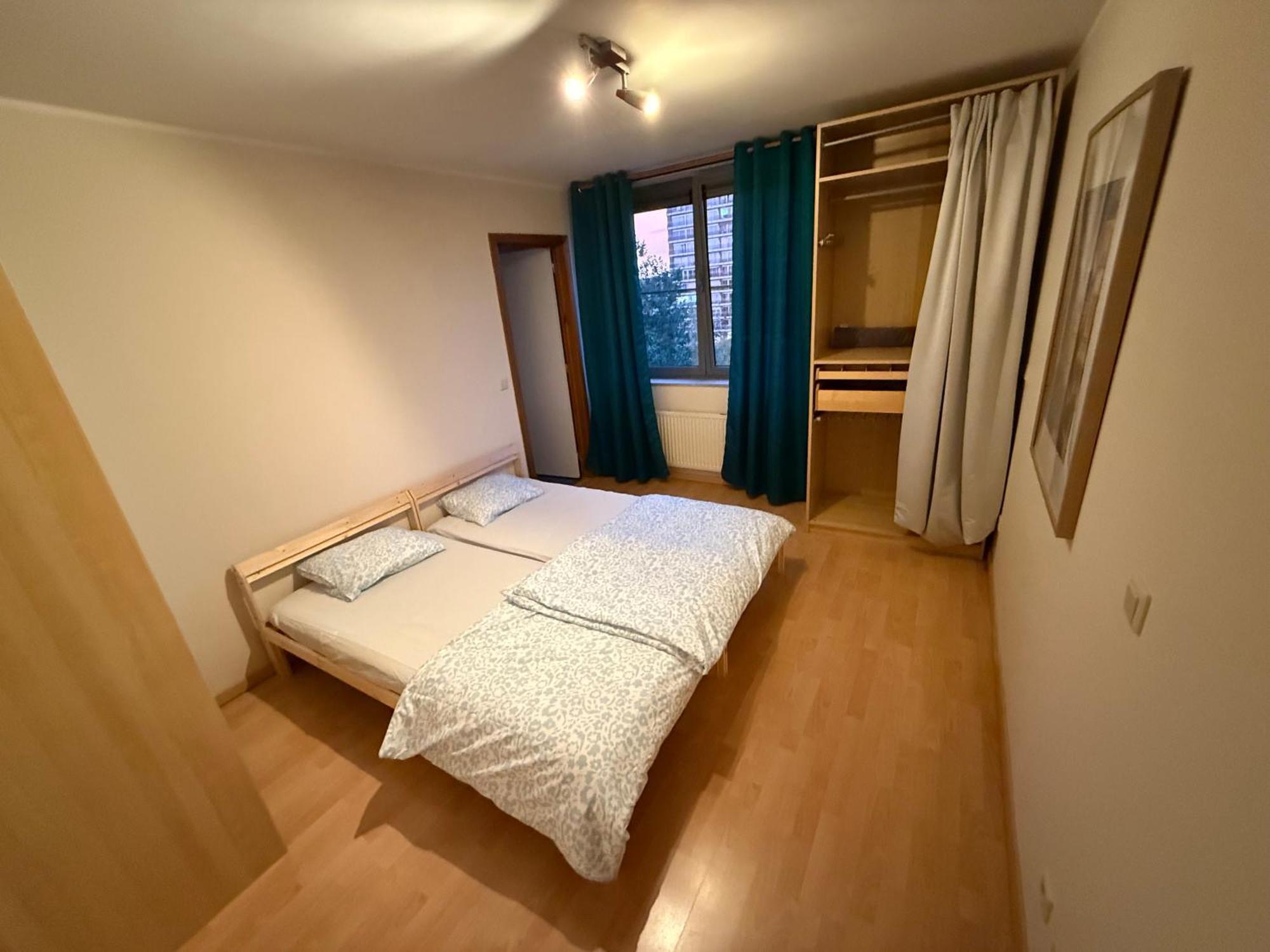 Close To Nato Bus Tram Calm Location Parking Extra Onsite Disc Parking Apartment *