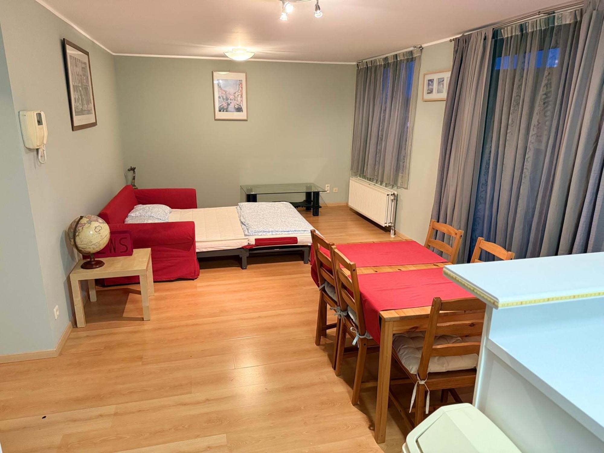 Close To Nato Bus Tram Calm Location Parking Extra Onsite Disc Parking *