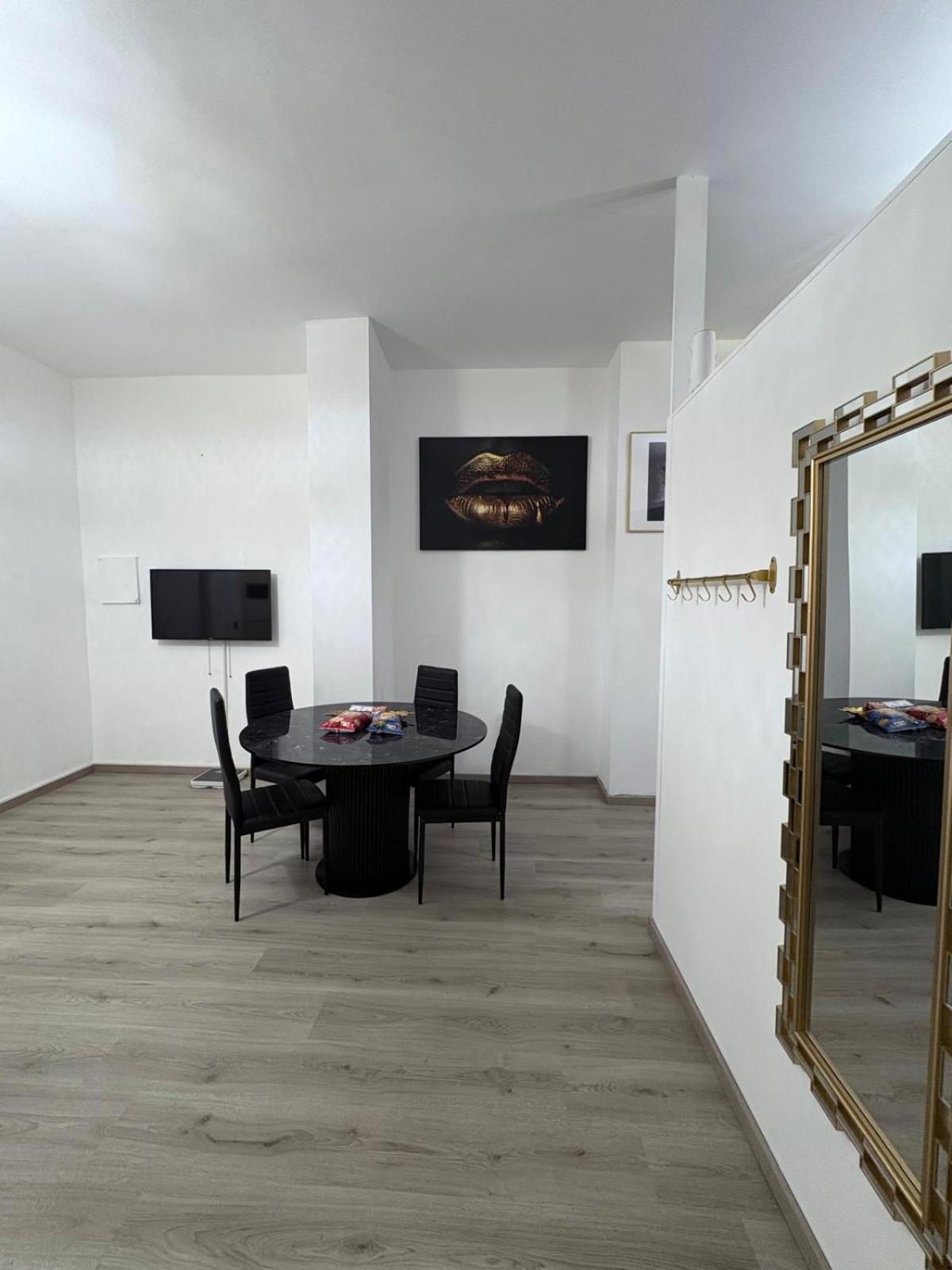 Garden's Jacuzzi 1 Apartment