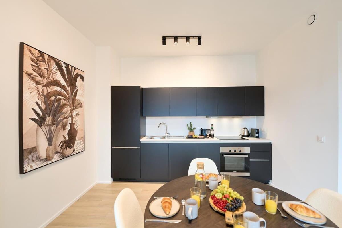 Brand New & Modern 1 Bedroom Apartment *