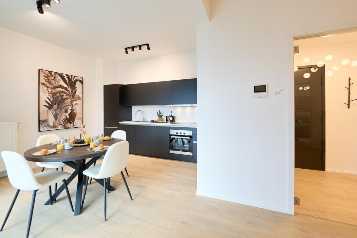 Brand New & Modern 1 Bedroom *