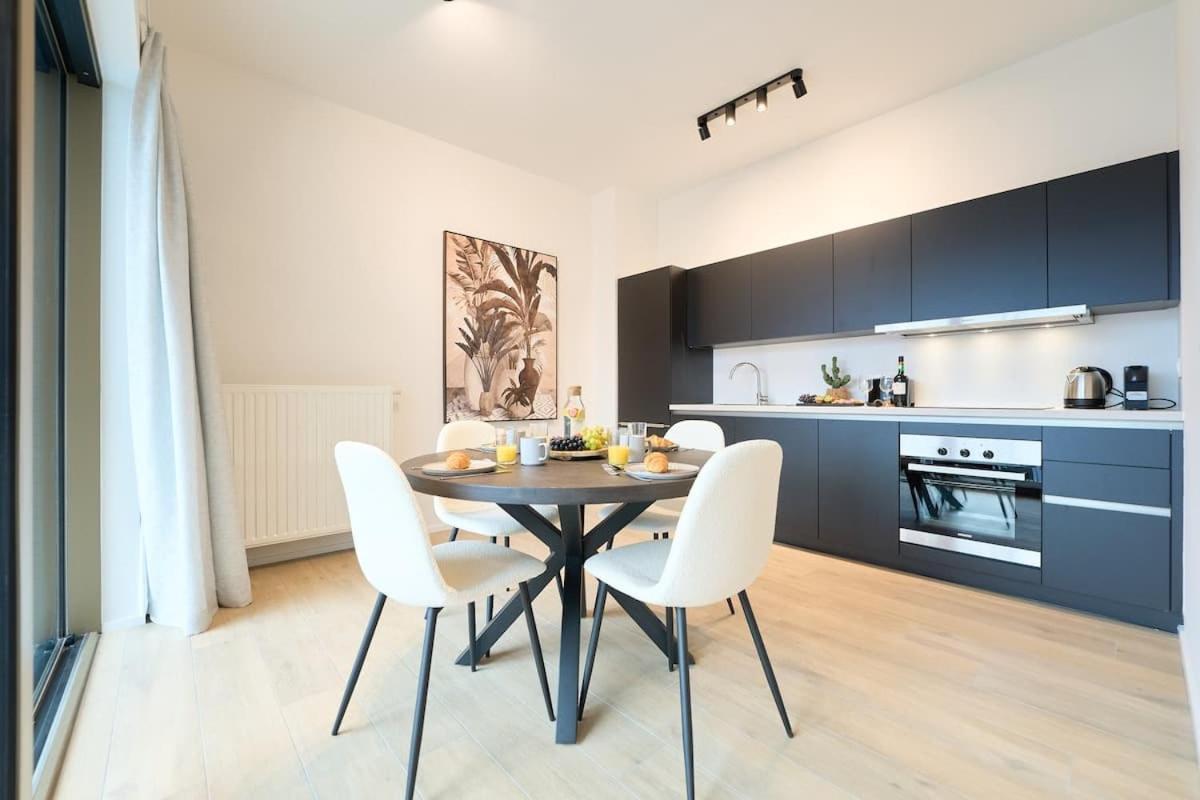 Apartment Brand New & Modern 1 Bedroom *