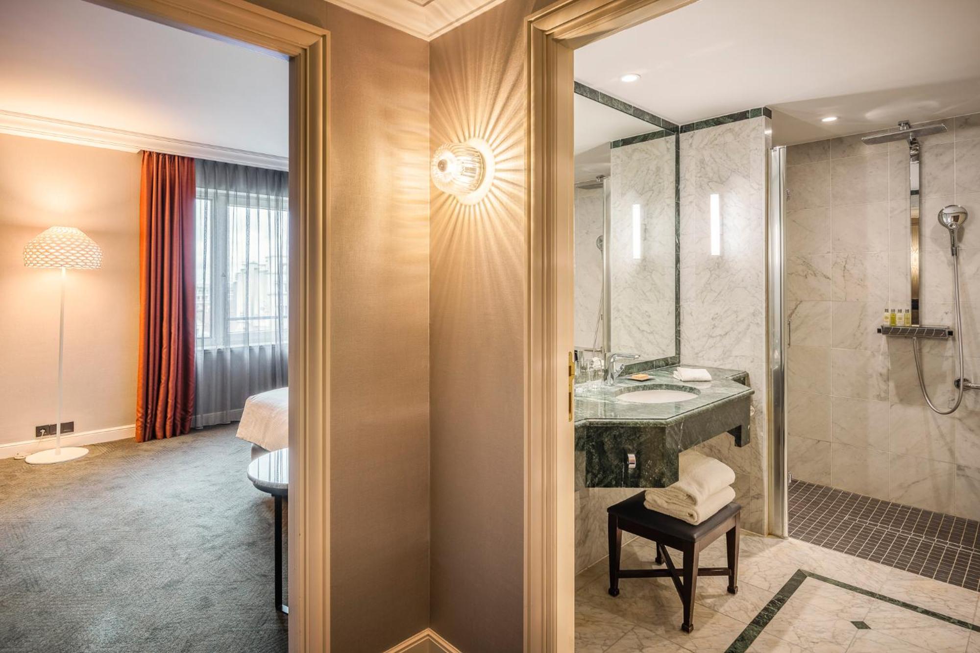 Hilton Grand Place Hotel 4*