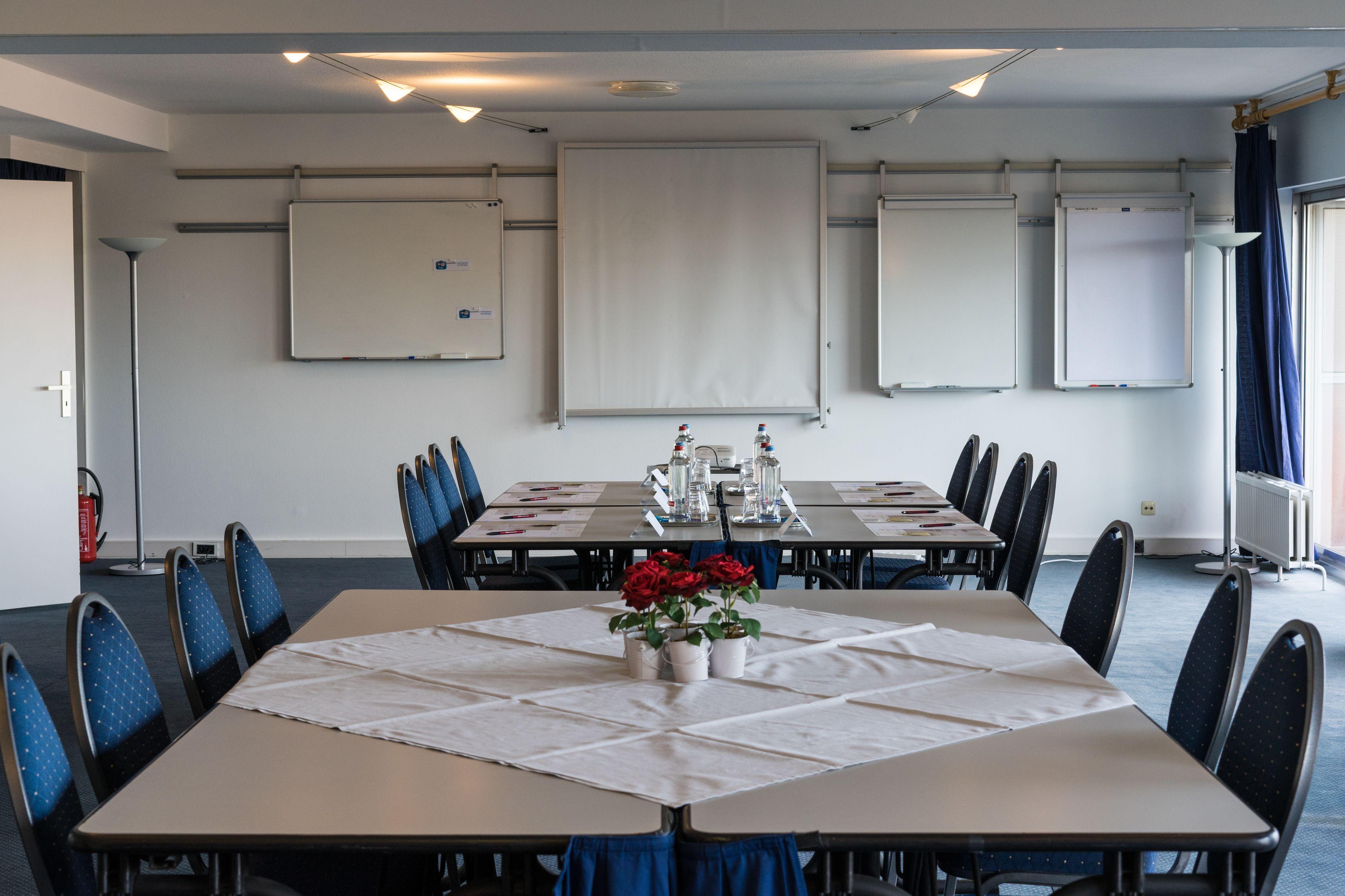 Hotel First Euroflat 4*