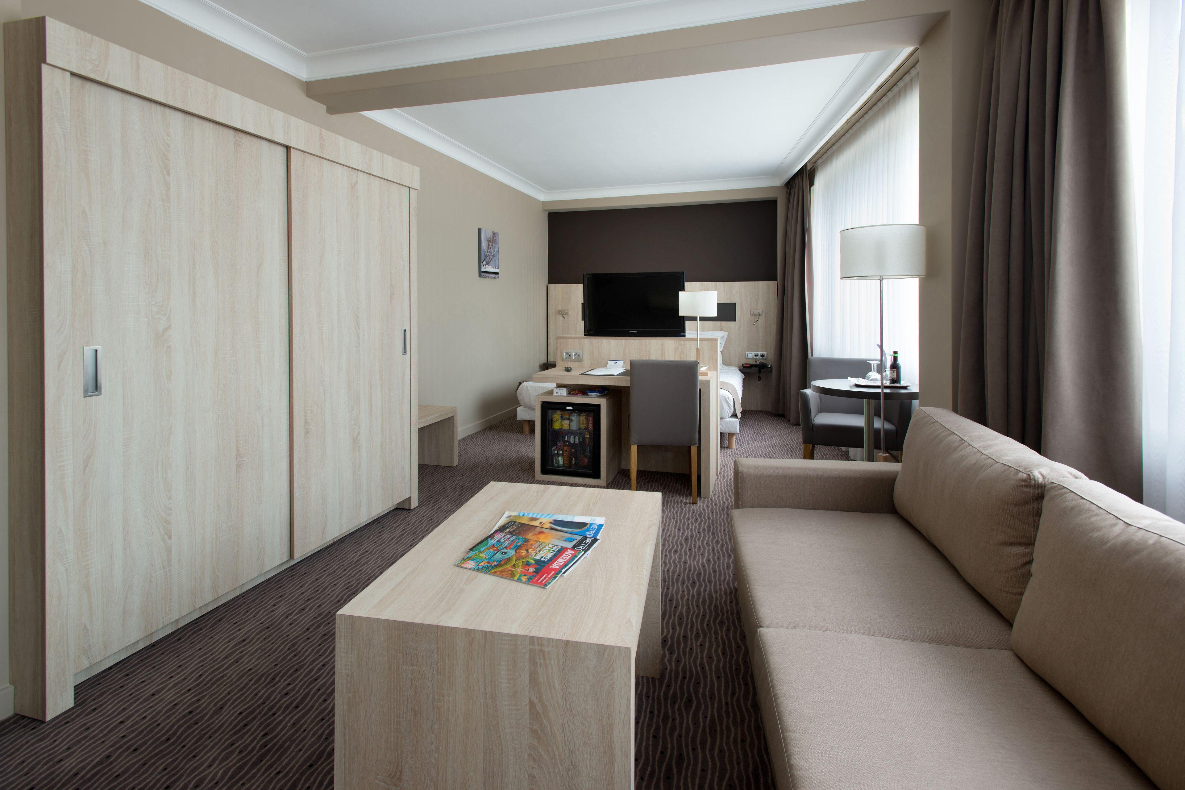 Western Royal Centre Hotel 3*