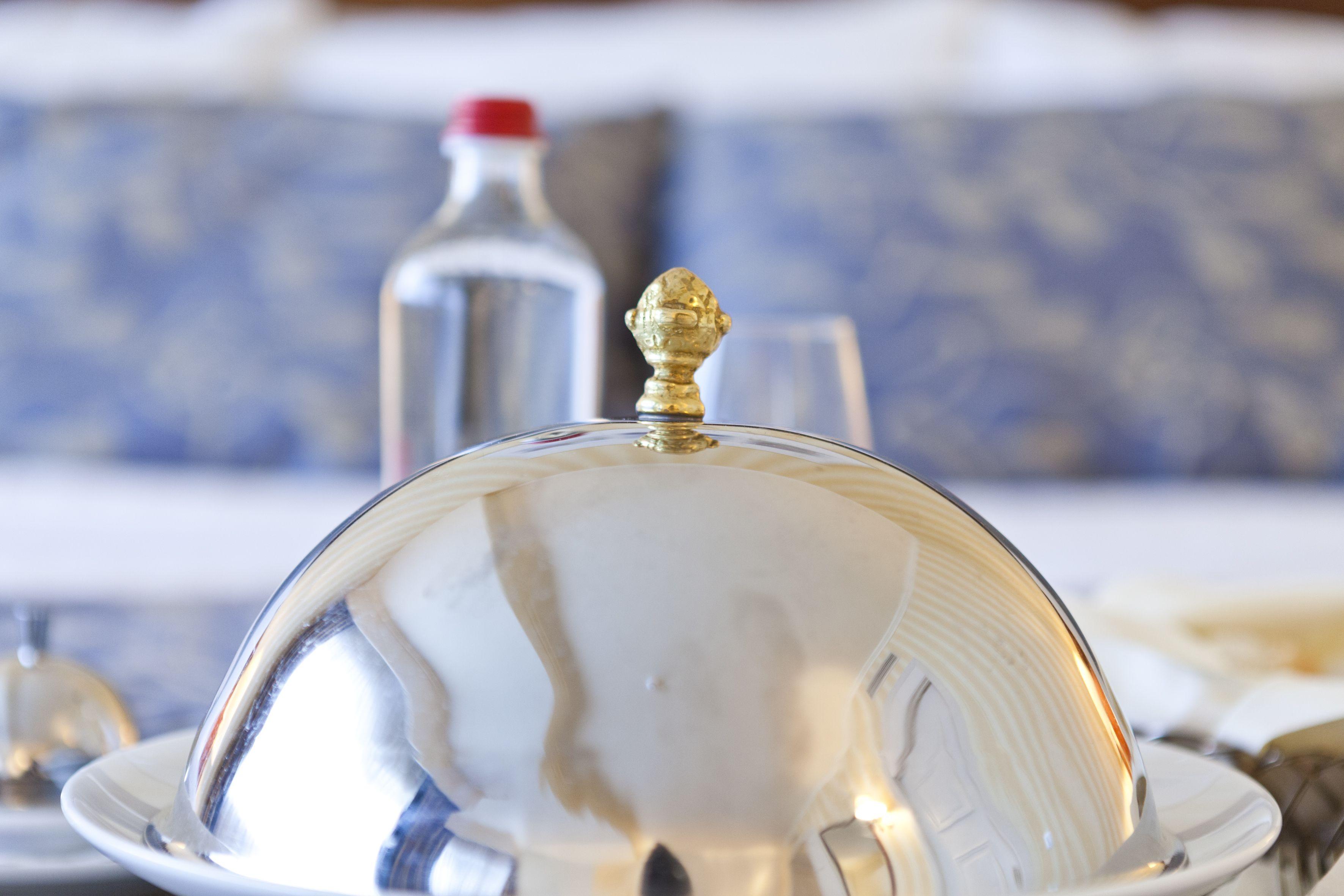 Le Chatelain Hotel 5*