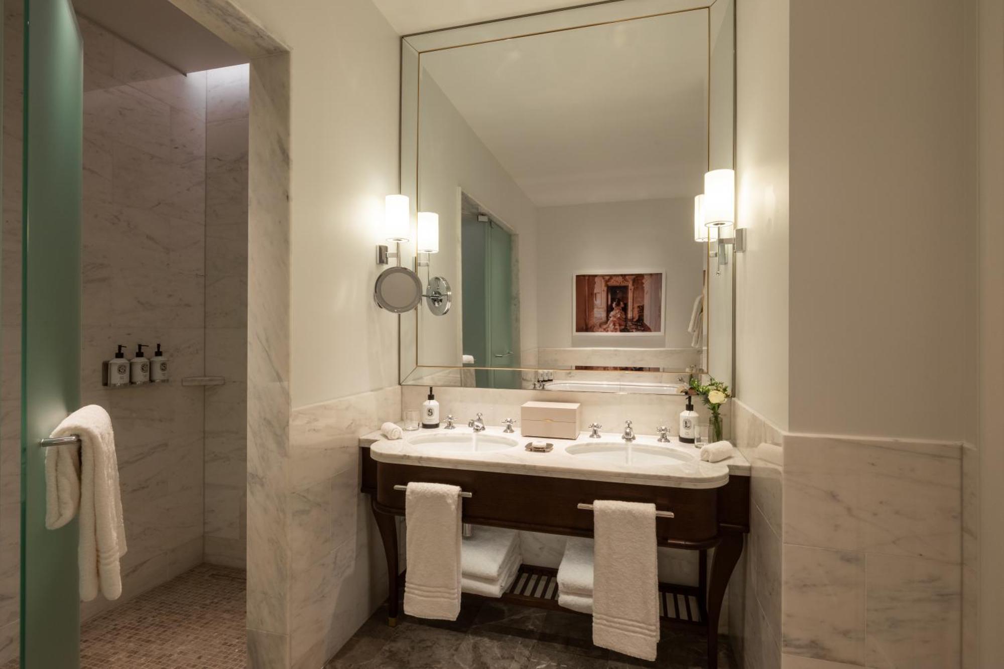 Hotel Corinthia Grand Astoria 5*