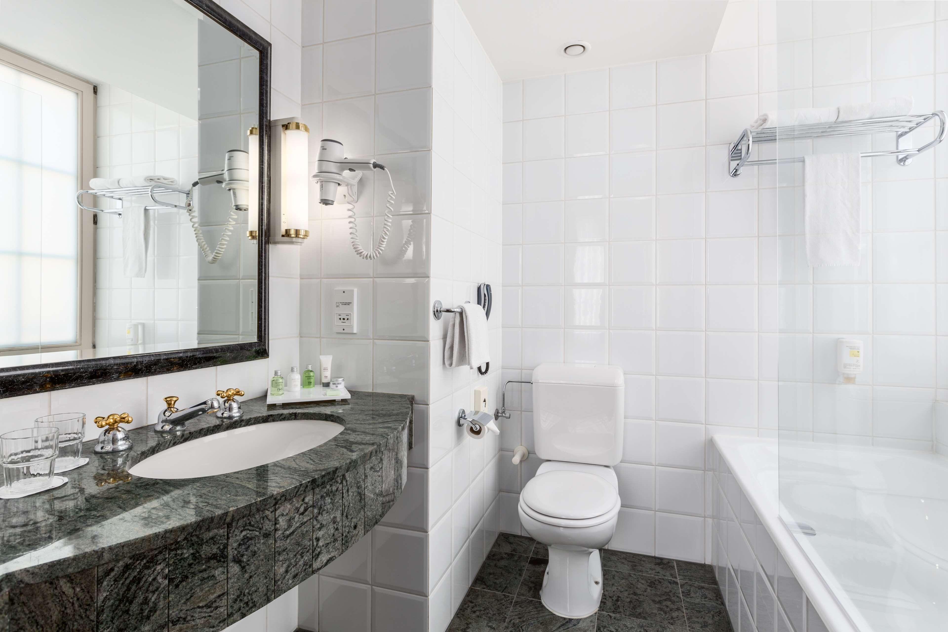 Nh Carrefour De L'europe Hotel 4*