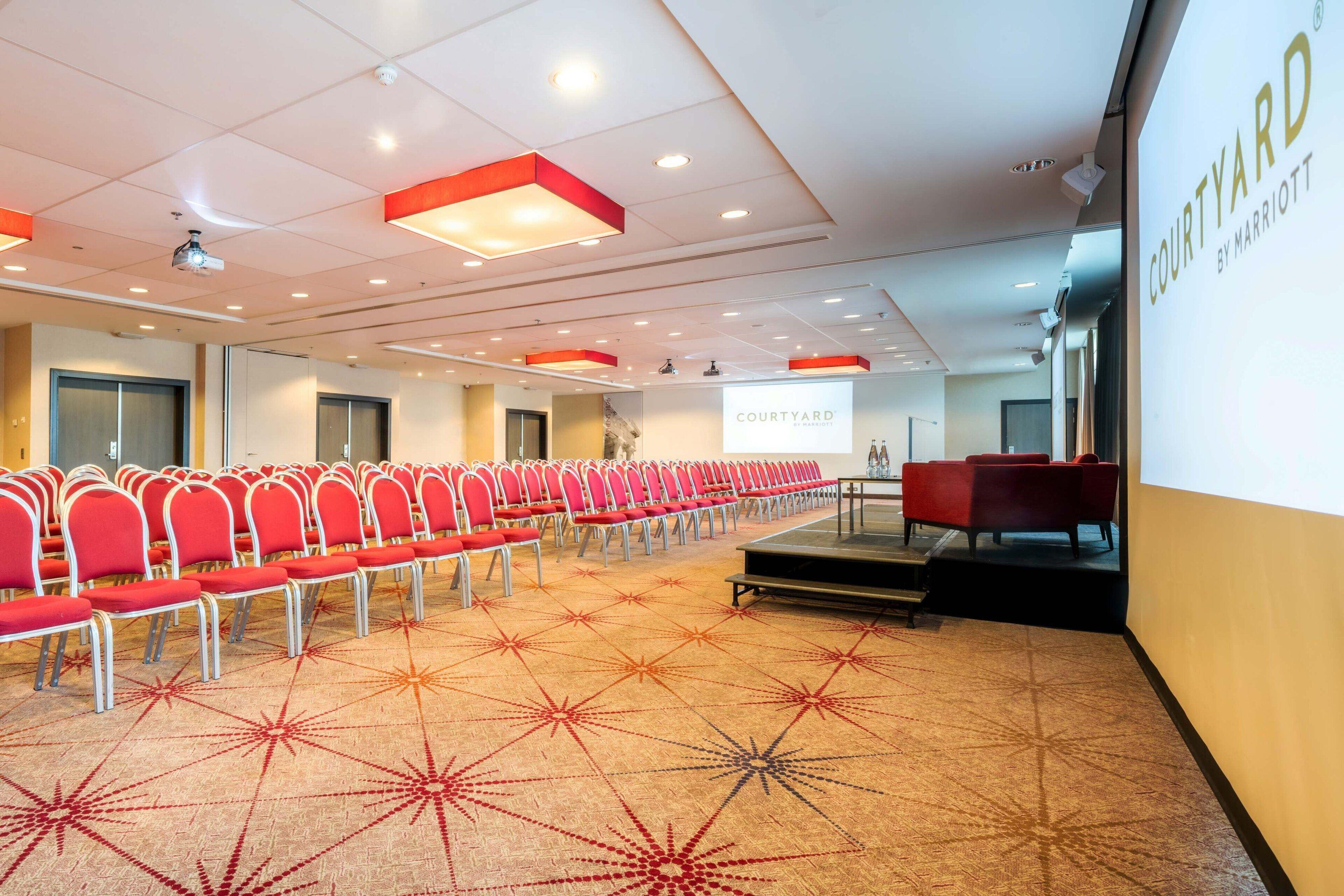 Courtyard By Marriott Hotel