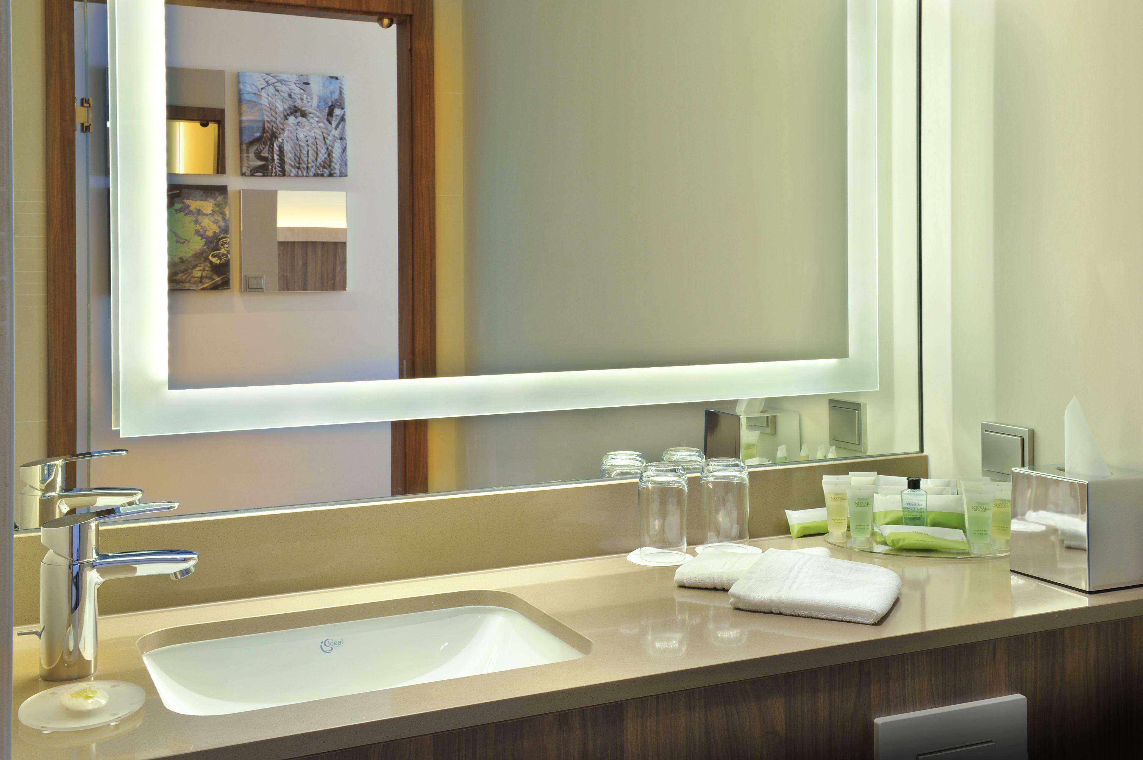 Courtyard By Marriott Eu Hotel