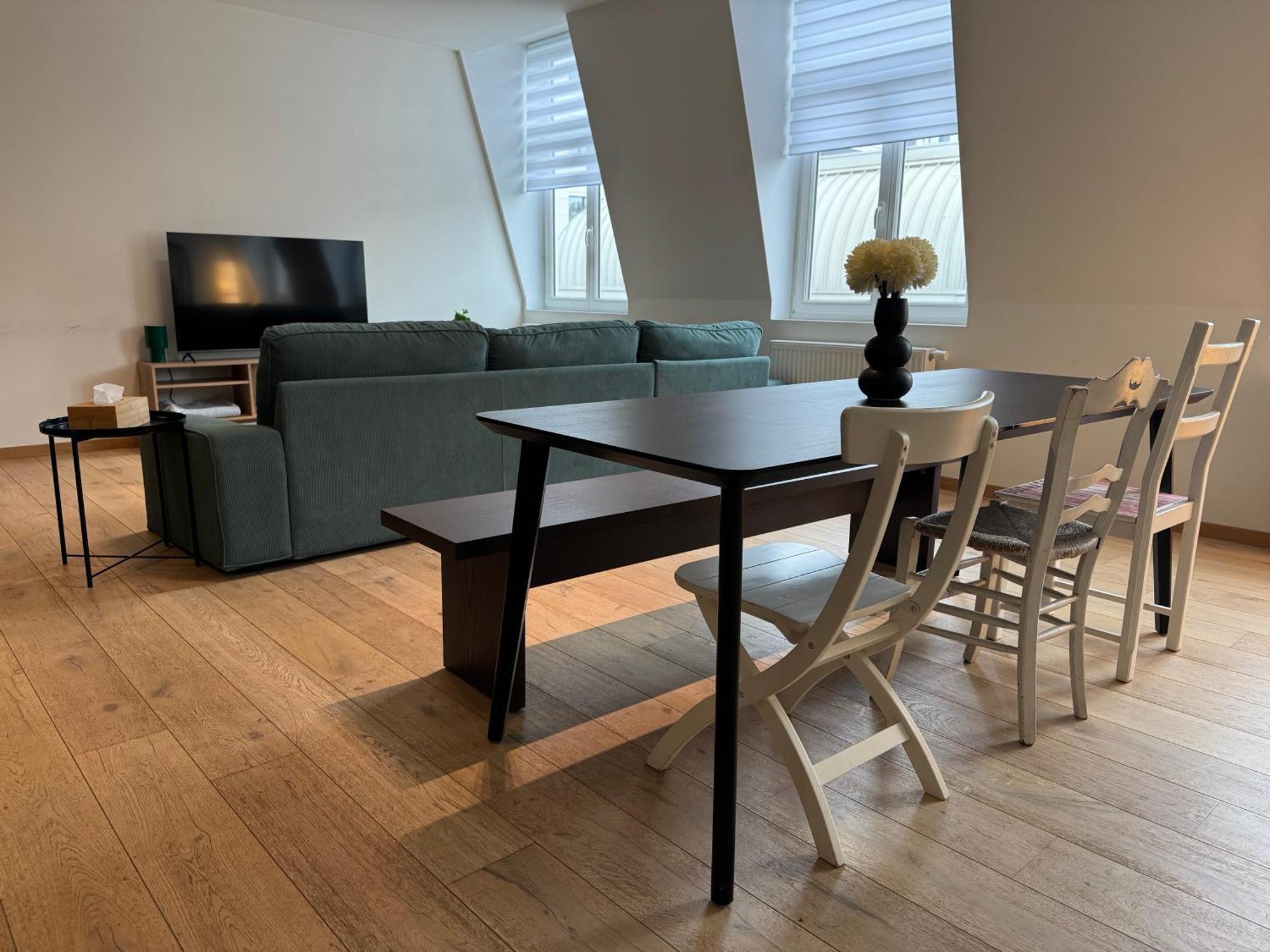 Downtown Spacious Design Duplex 3bedr Apartment