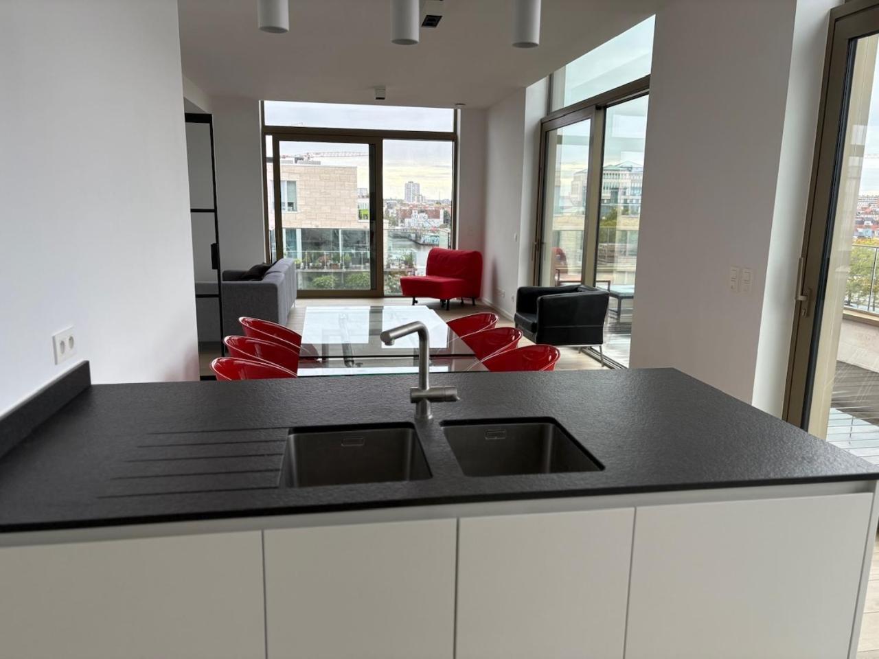 Floor Luxury With Spectacular Water Views Apartment *