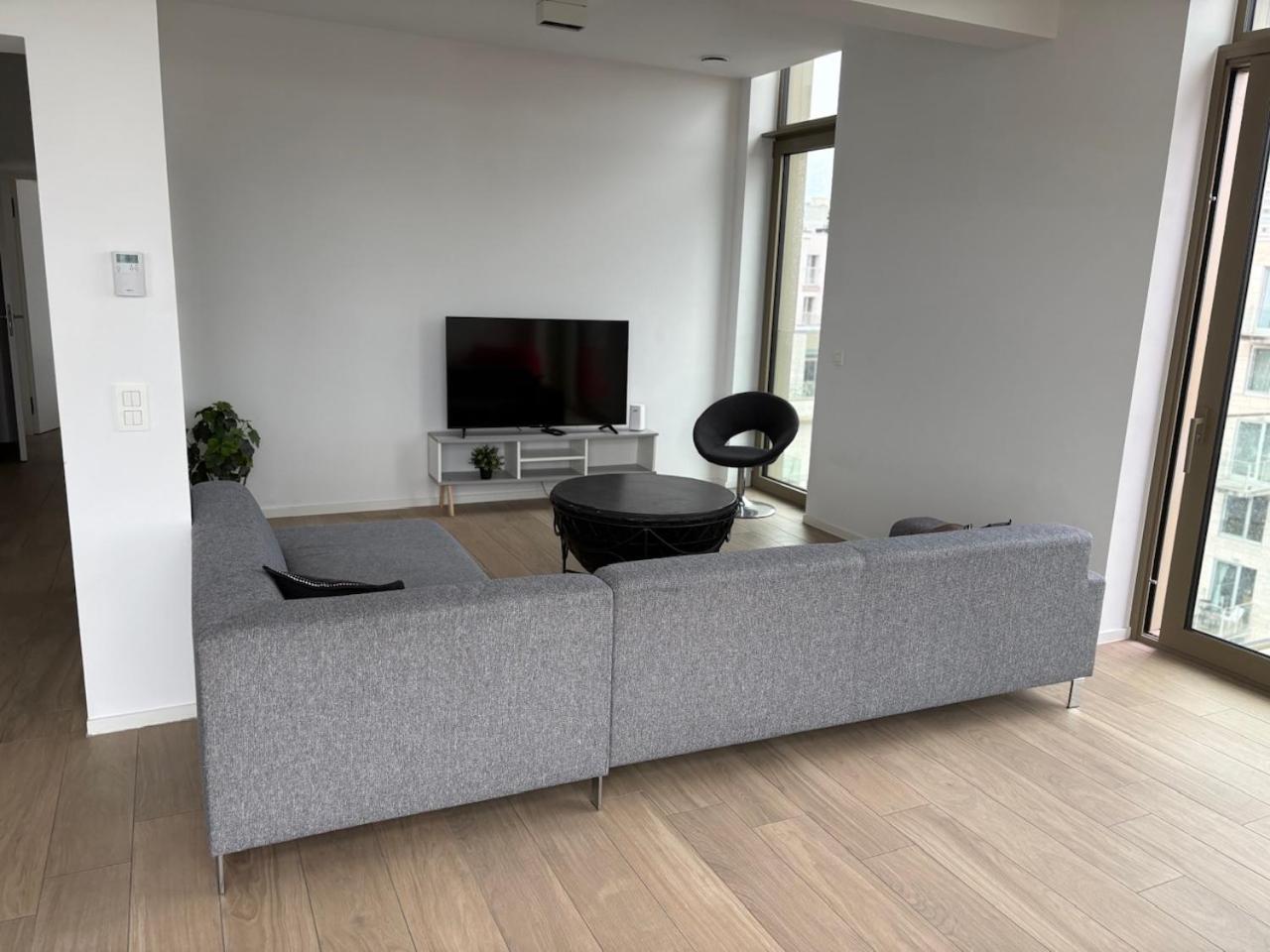 Floor Luxury With Spectacular Water Views Apartment Brussels