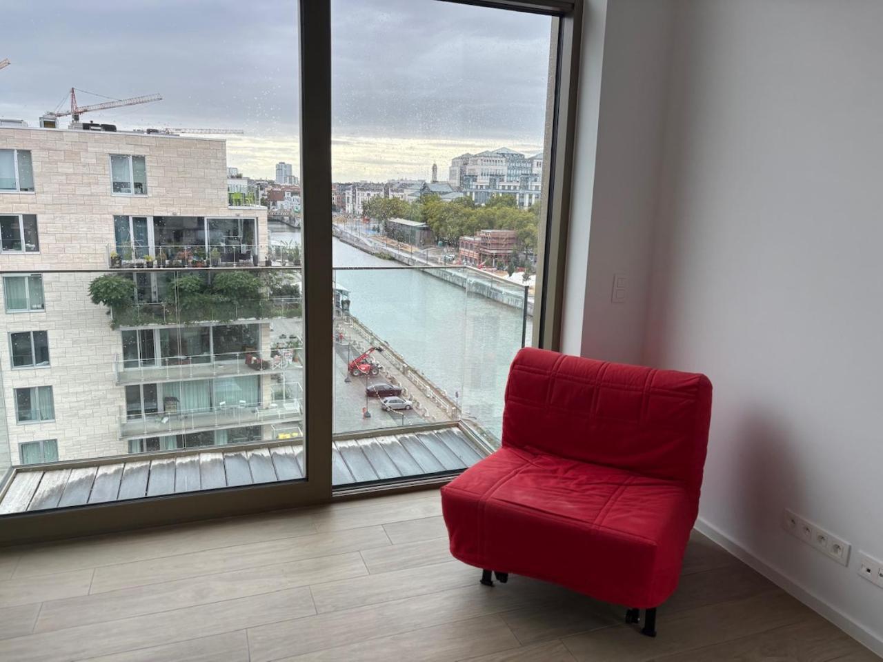 Floor Luxury With Spectacular Water Views *