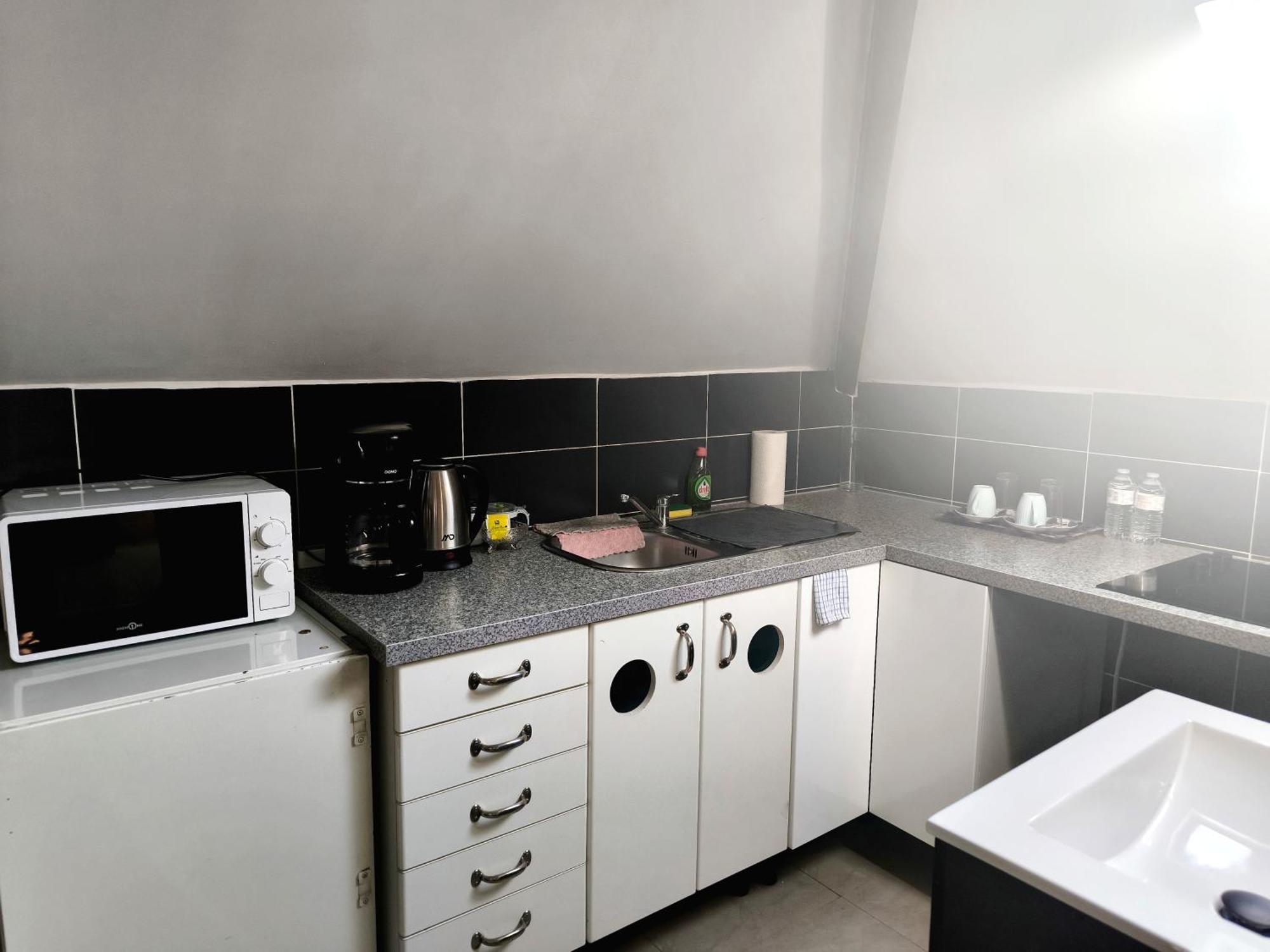 Near The Center With Bathroom And Kitchen Apartment *