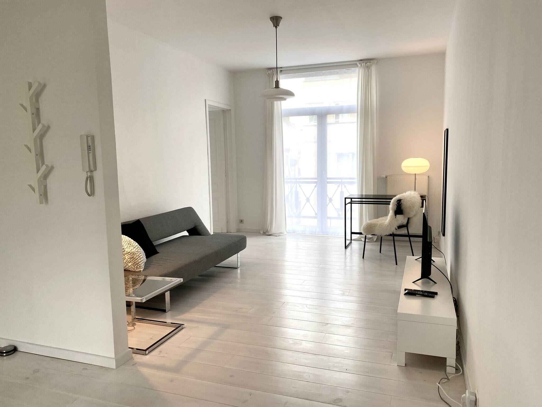 Apartment Wit Ii, Near Metro, Train N7670 *