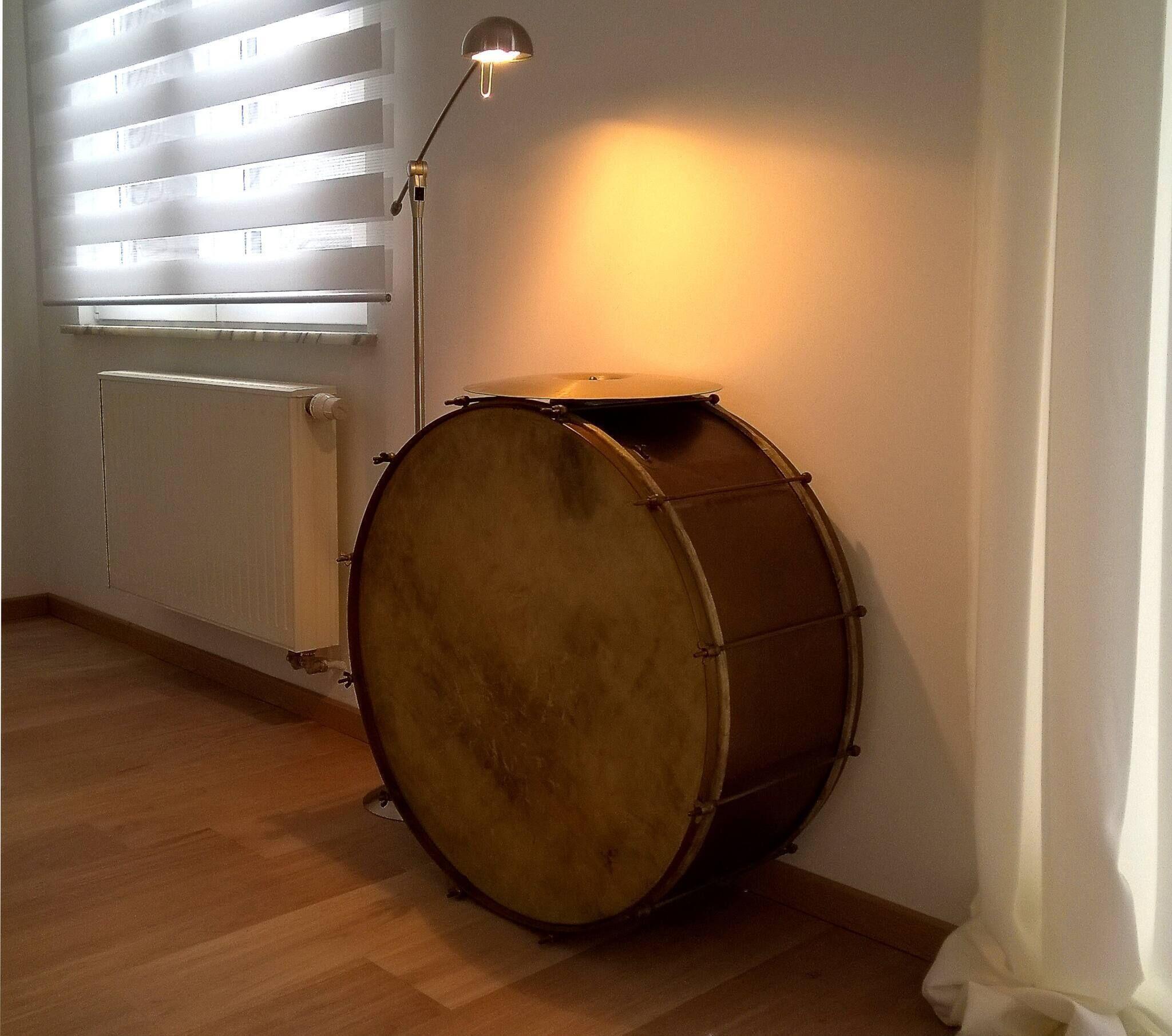 Apartment Almost White, Near Train, Metro N7688 *