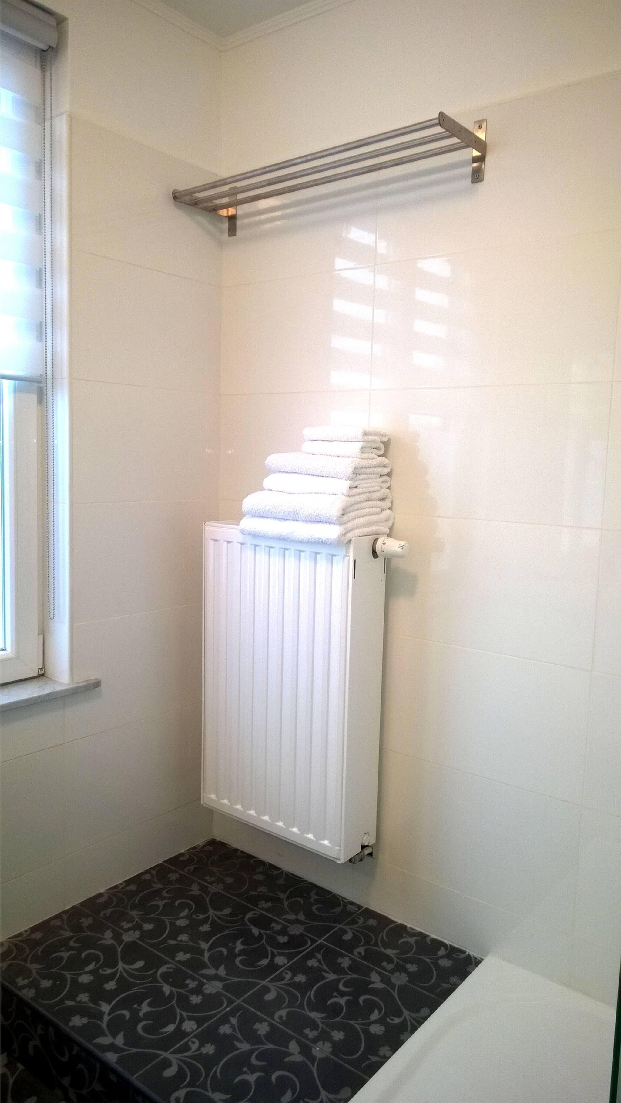 Apartment Almost White, Near Train, Metro N7688 Brussels