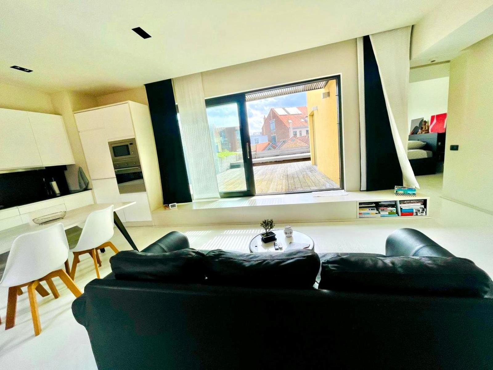 Elegant Quiet And Bright