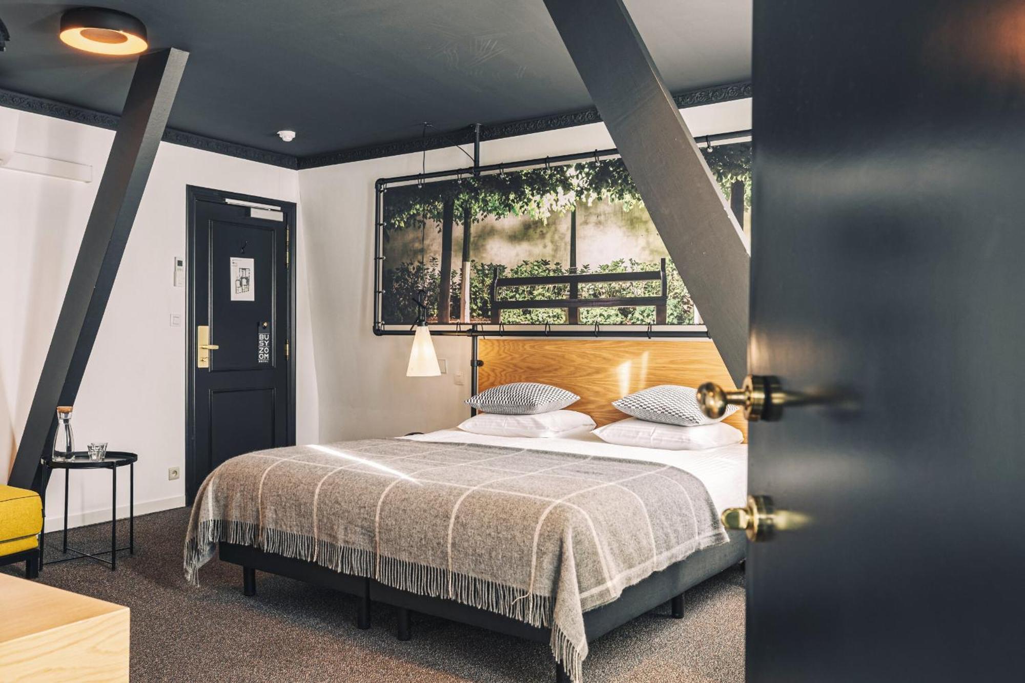 Hotel Zoom 4*