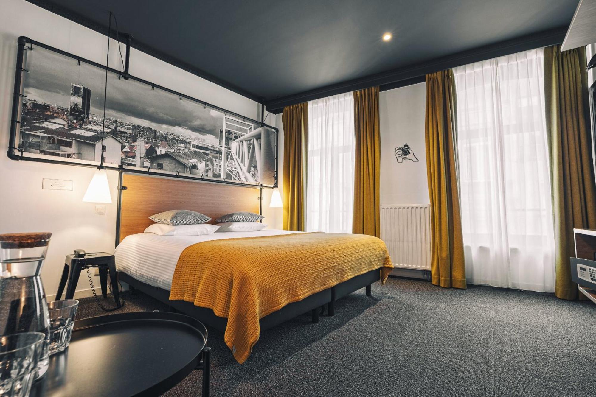Zoom Hotel