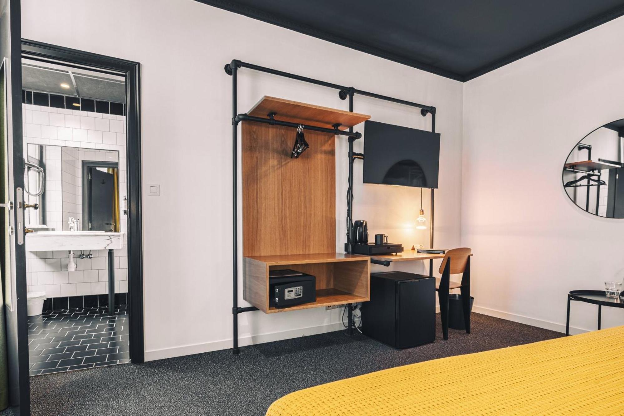 Zoom Hotel
