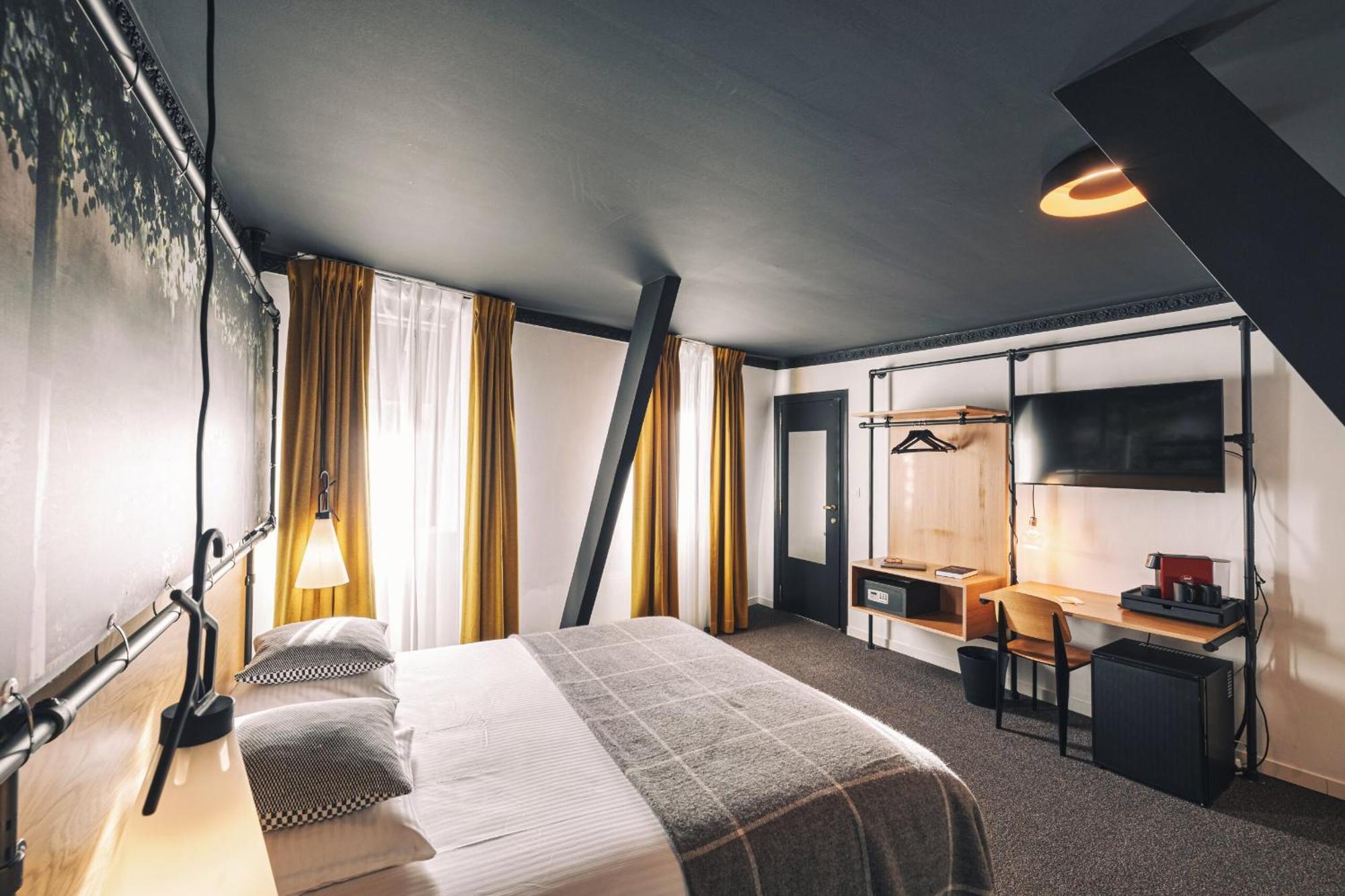 Zoom Hotel