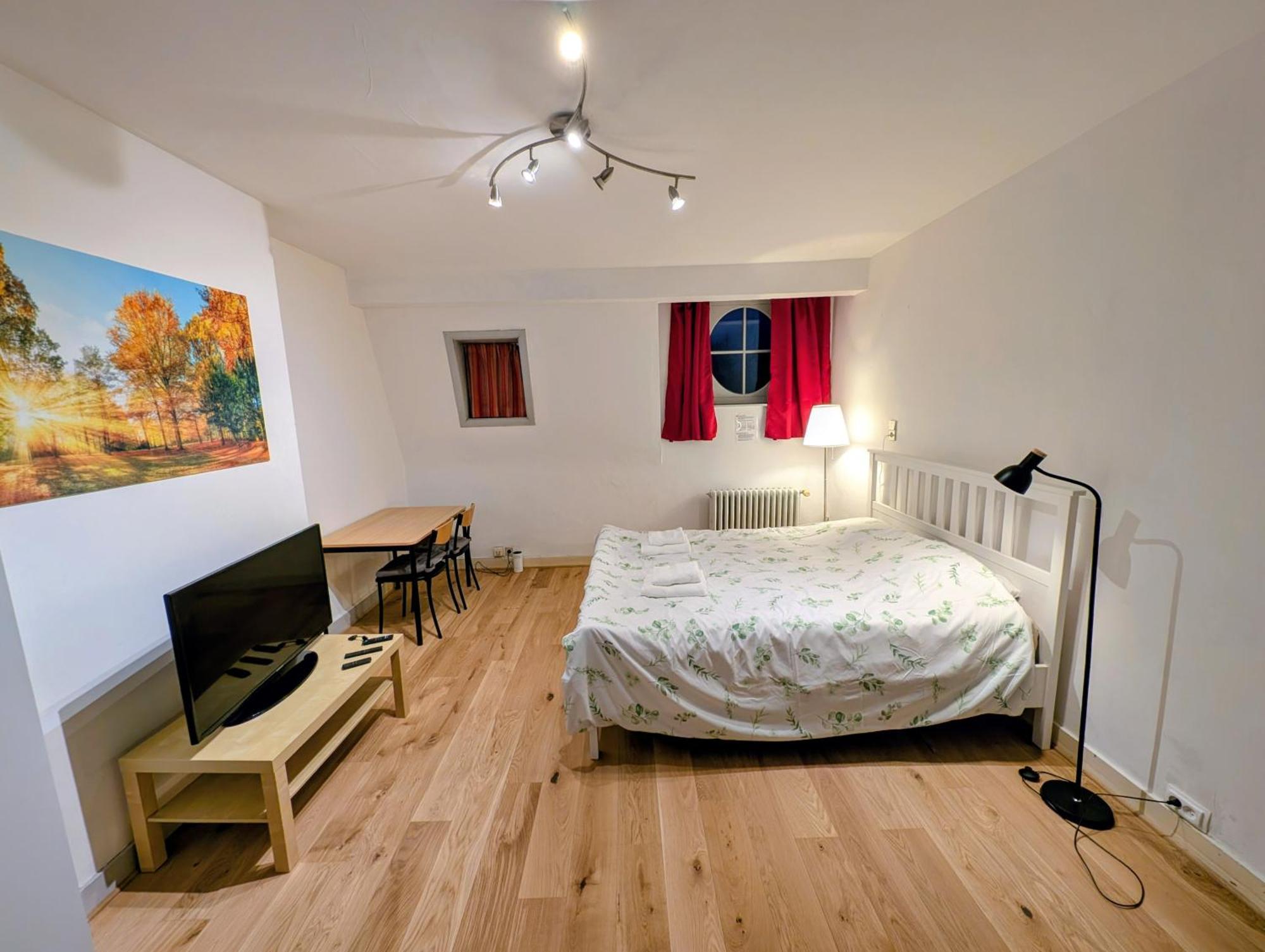 Duplex 3br Near Supermarkets & Metro Apartment