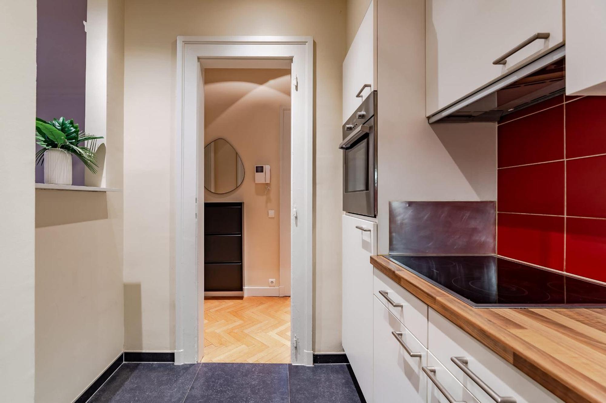 Bright 1br In The Heart Of The European Quarter Apartment