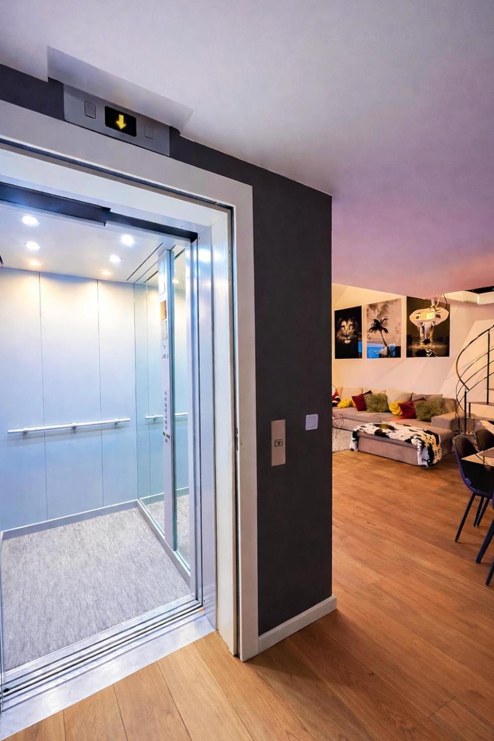 Luxury Loft Duplex Penthouse Of 190m2 & Free Parking !