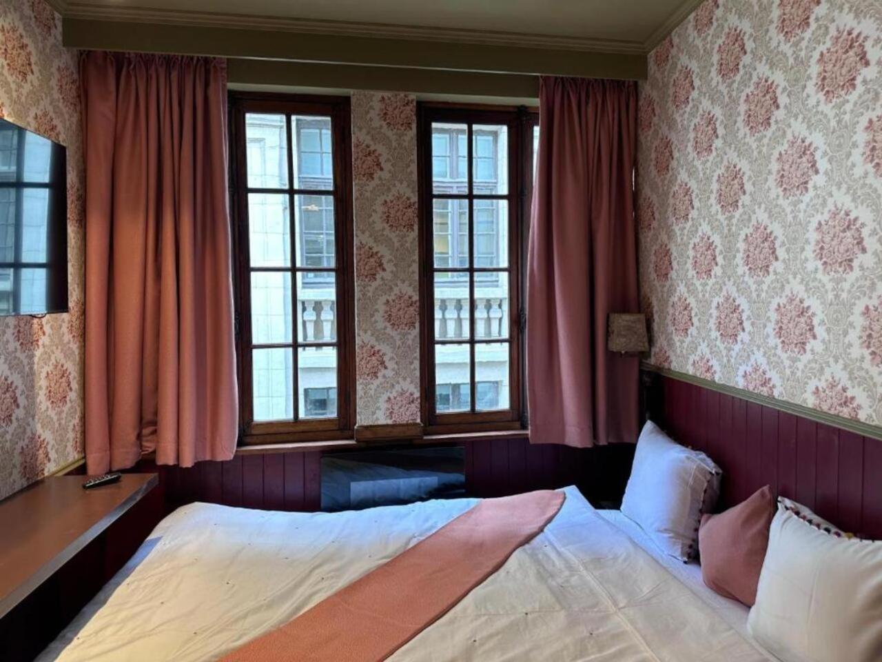 Capsule hotel The Place