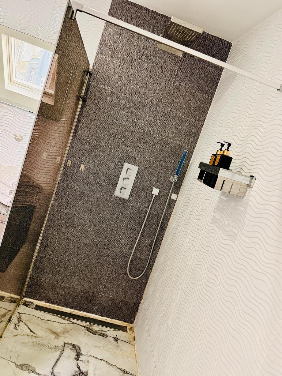 Holiday home L'imperial Wifi & Confort Brussels