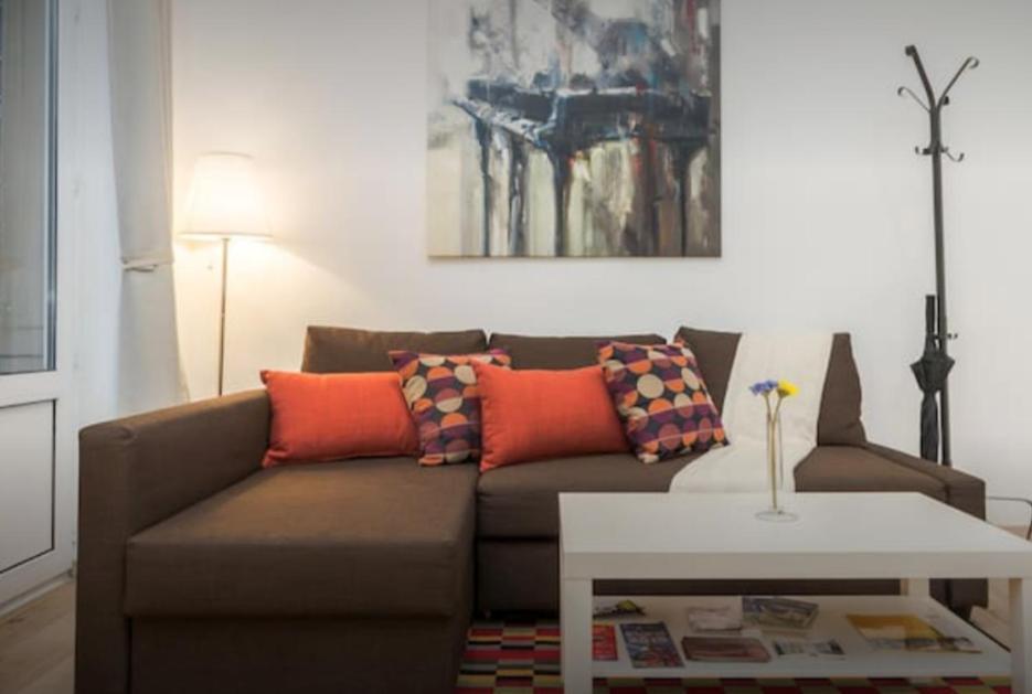 - Steps Grand Place - Local Vibrant Neighbourhood *