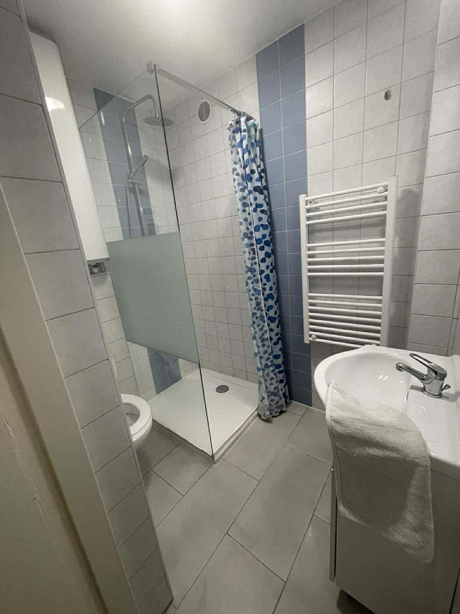 Quartier Ixelles - Metro Porte De Namur * Brussels