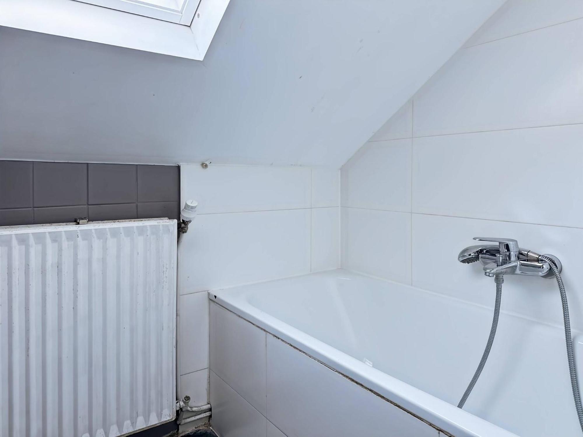 Apartment Charming Entire Duplex For 5 In Saint-gilles, *