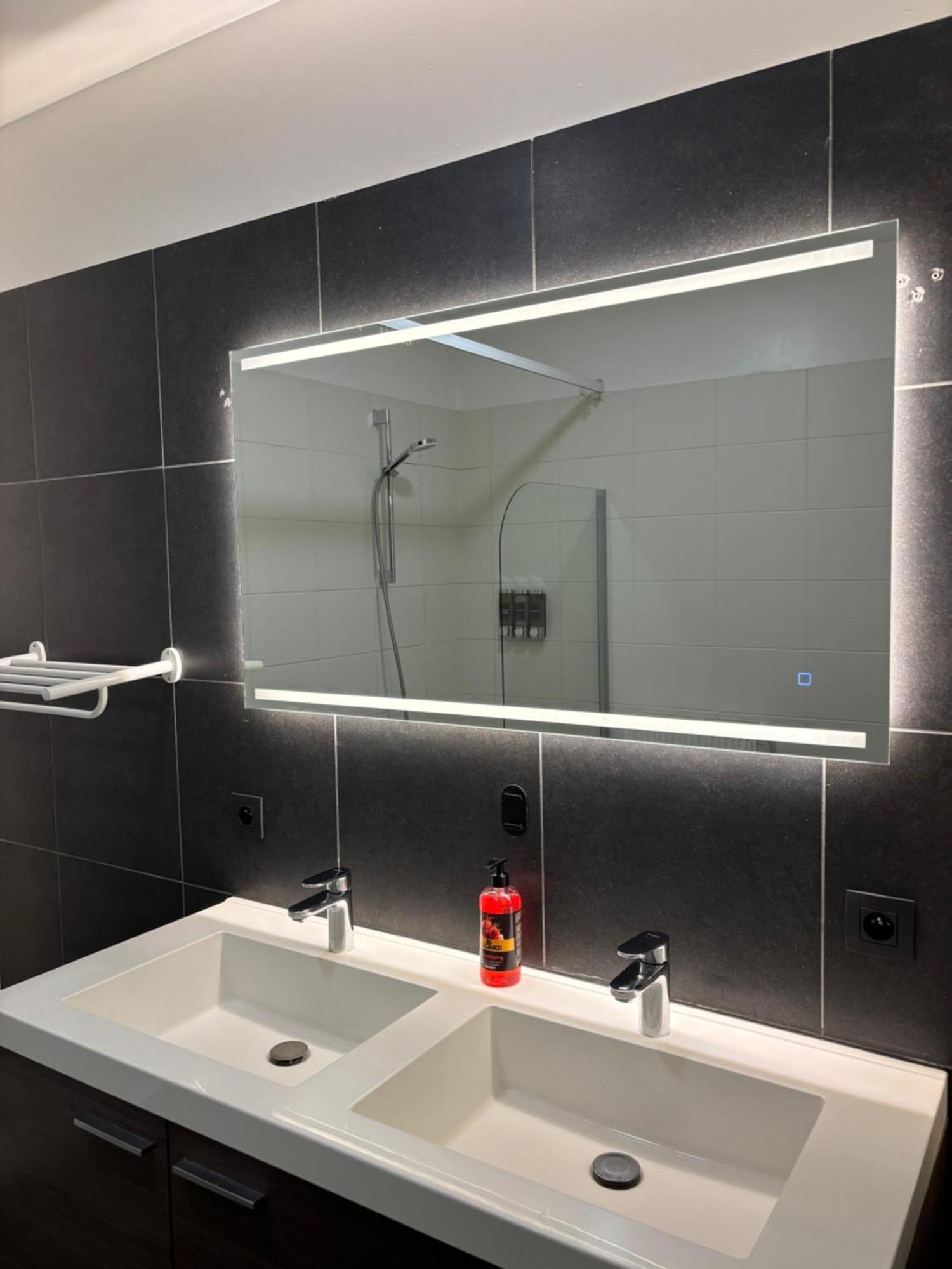 Stylish, Modern & Spacious In Apartment