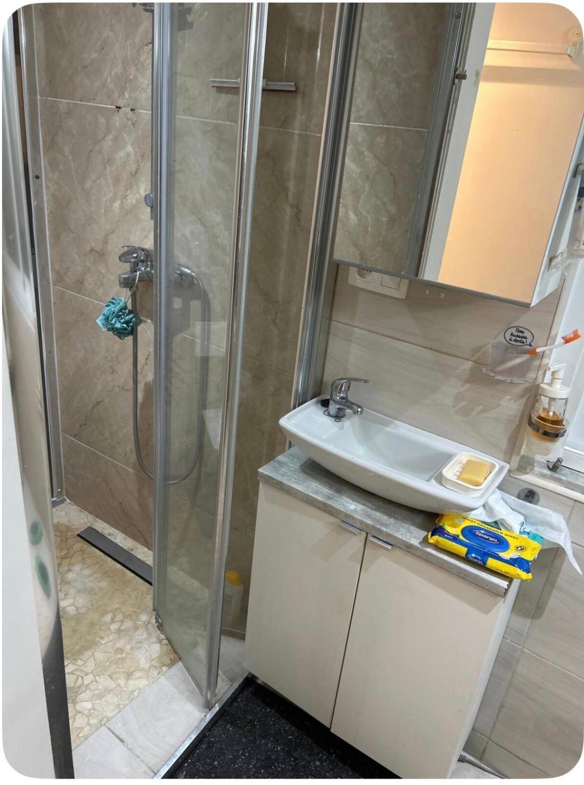 Belle A Sous Pente De 1,30 Cm De Hauteur Au Coeur De Brussels